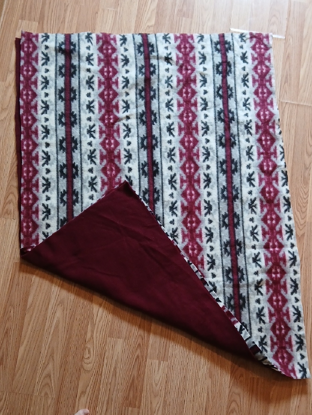 Two No Sew Fleece Blanket Kits 33x48 Four Large Pieces